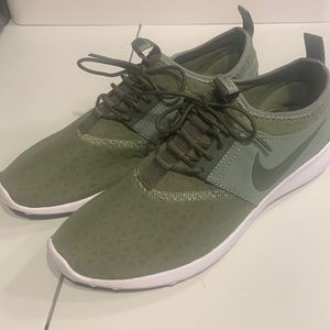 COPY - Nike women’s “JUVENATE “ in Palm Green/Legion Black size 10.5 (fits like…